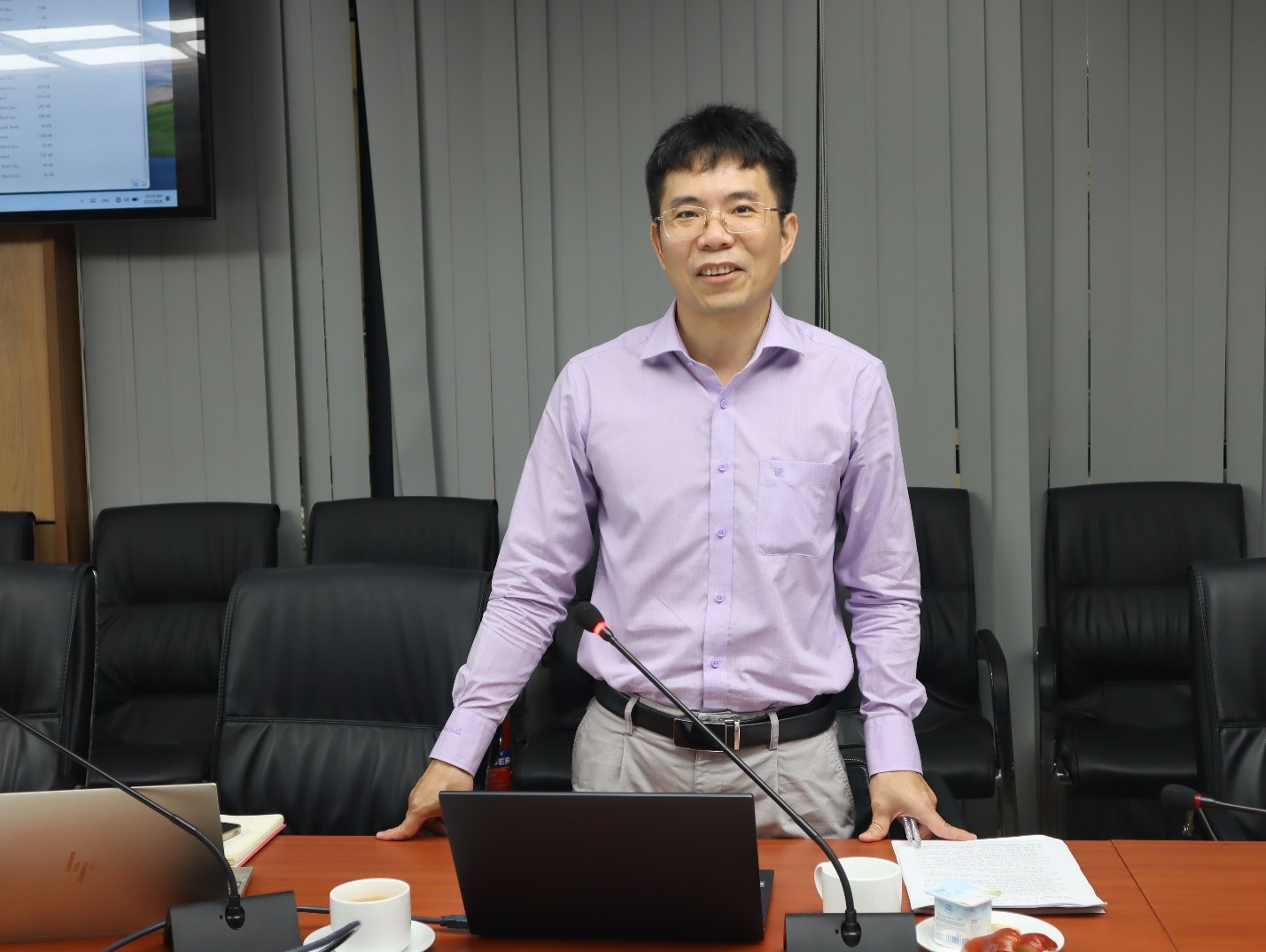 Nghiệm thu đề tài “Cơ sở khoa học chuyển giao một số dịch vụ hành chính công cho xã hội”